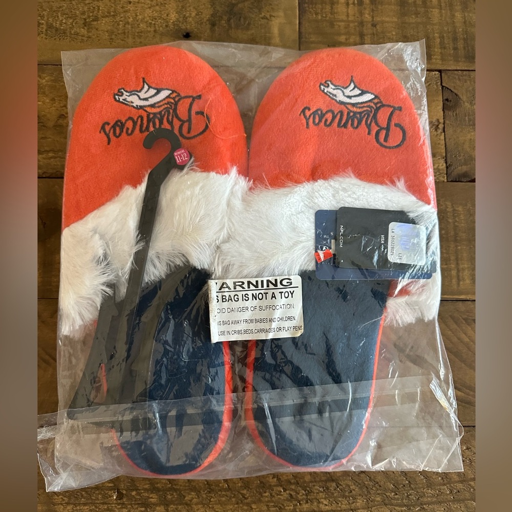 NWT NFL Broncos Women’s Slippers -‎ Size 11/12